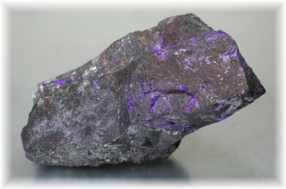 南アフリカ産]スギライト原石(SUGILITE-RAF119IS) | 天然石 